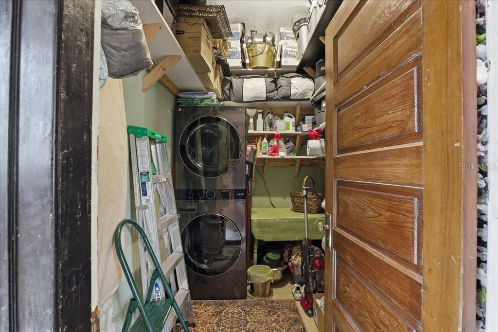 Image 24 of property listing at 205 E PARK AVENUE, Tampa, FL 33602