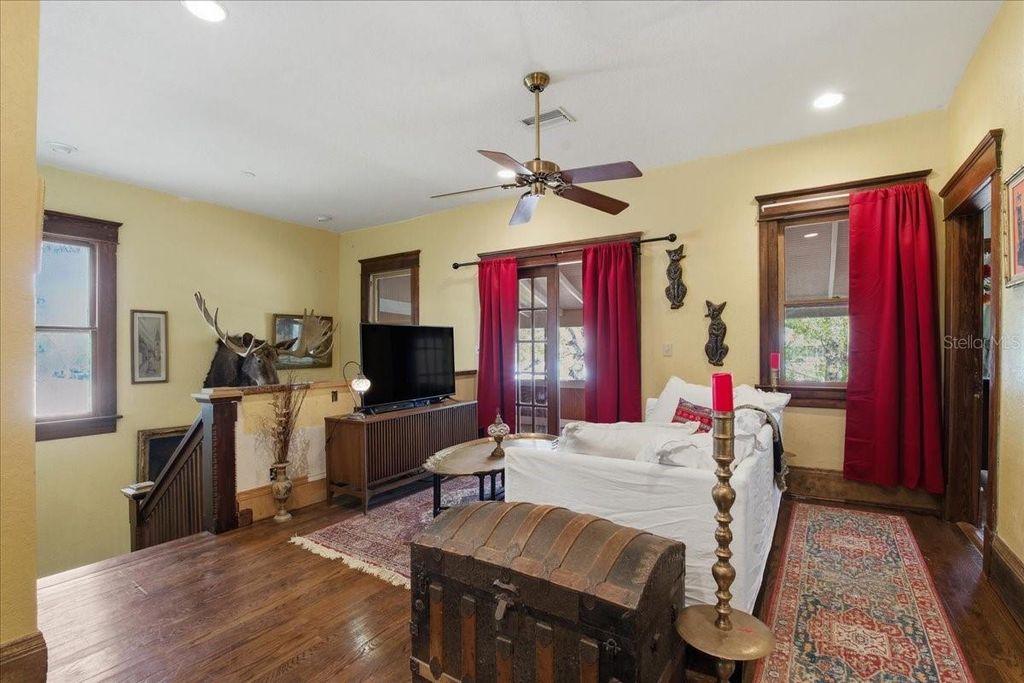 Image 8 of property listing at 205 E PARK AVENUE, Tampa, FL 33602