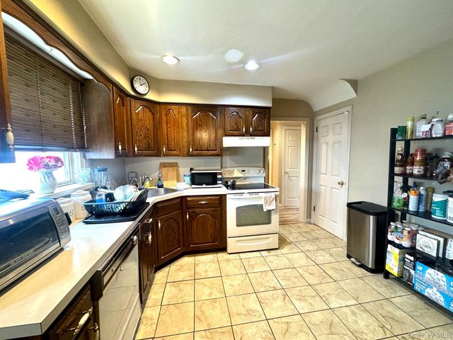 2780 Rockaway Avenue, Oceanside, NY 11572