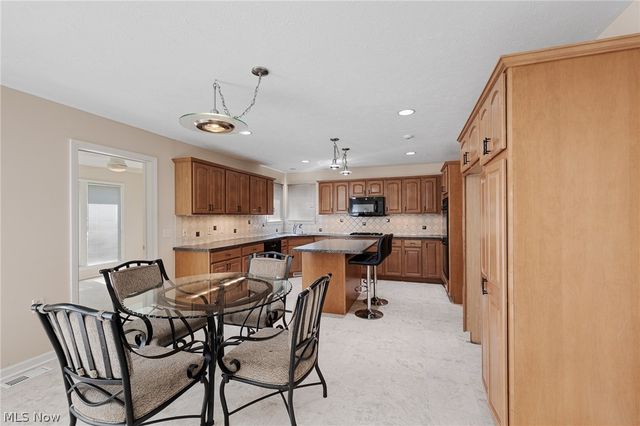 477 Cranleigh Court, Richmond Heights, OH 44143