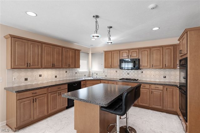 477 Cranleigh Court, Richmond Heights, OH 44143