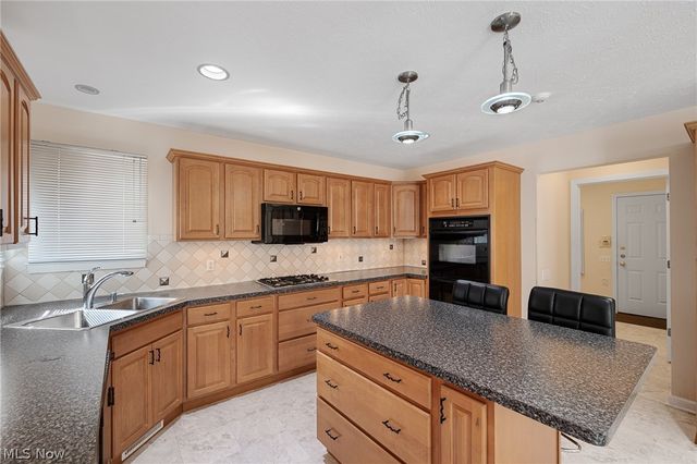 477 Cranleigh Court, Richmond Heights, OH 44143