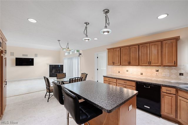 477 Cranleigh Court, Richmond Heights, OH 44143