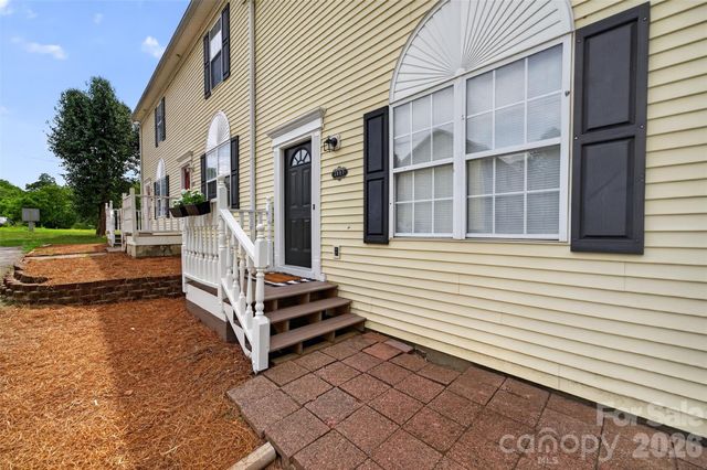 1057 19th Street NE, Hickory, NC 28601
