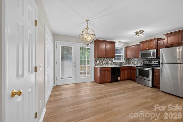 1057 19th Street NE, Hickory, NC 28601