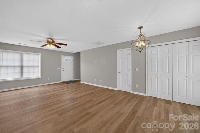 1057 19th Street NE, Hickory, NC 28601
