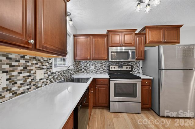 1057 19th Street NE, Hickory, NC 28601