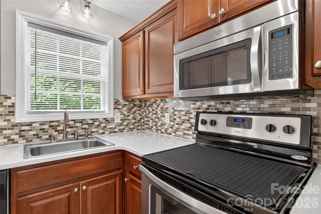 1057 19th Street NE, Hickory, NC 28601