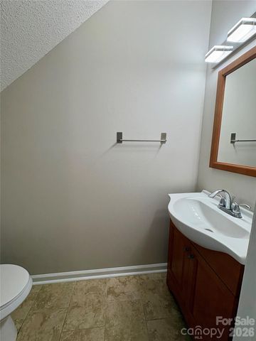 1057 19th Street NE, Hickory, NC 28601