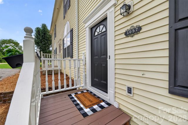 1057 19th Street NE, Hickory, NC 28601