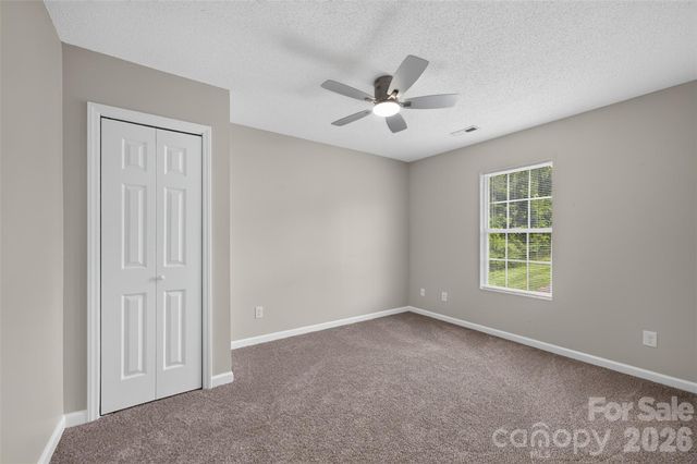 1057 19th Street NE, Hickory, NC 28601