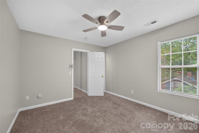 1057 19th Street NE, Hickory, NC 28601