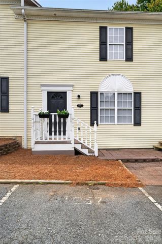 1057 19th Street NE, Hickory, NC 28601