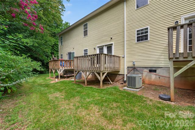 1057 19th Street NE, Hickory, NC 28601