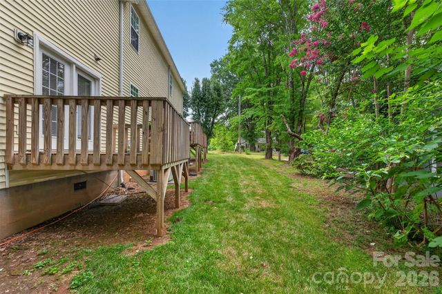 1057 19th Street NE, Hickory, NC 28601