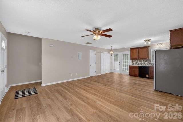 1057 19th Street NE, Hickory, NC 28601