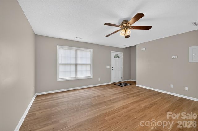 1057 19th Street NE, Hickory, NC 28601