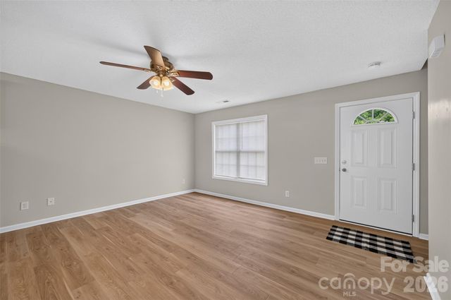 1057 19th Street NE, Hickory, NC 28601