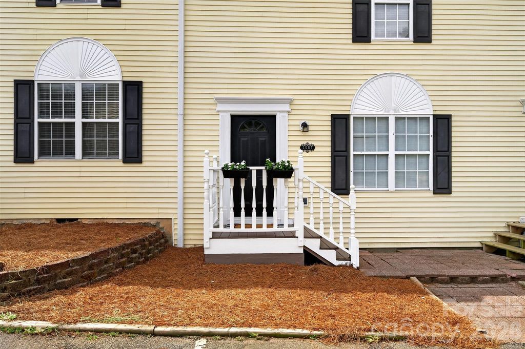 1057 19th Street NE, Hickory, NC 28601