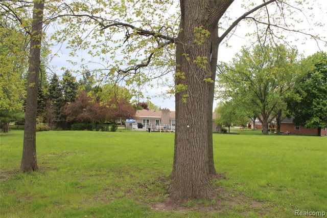 22335 Diamond Court, Farmington Hills, MI 48335
