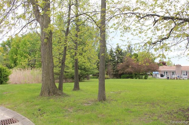 22335 Diamond Court, Farmington Hills, MI 48335