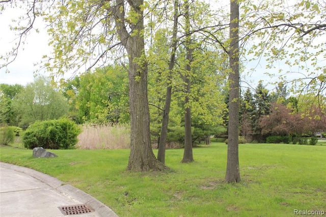 22335 Diamond Court, Farmington Hills, MI 48335