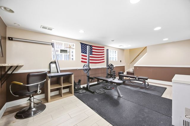 8222 S Albany Avenue, Chicago, IL 60652
