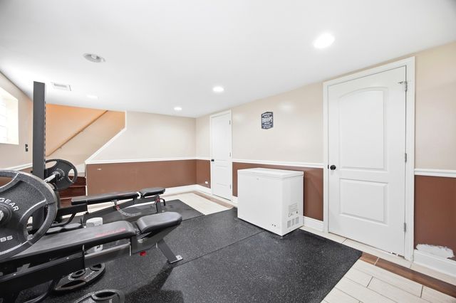 8222 S Albany Avenue, Chicago, IL 60652