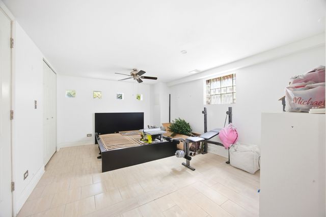 8222 S Albany Avenue, Chicago, IL 60652