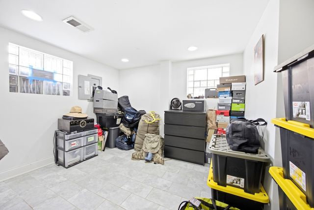 8222 S Albany Avenue, Chicago, IL 60652