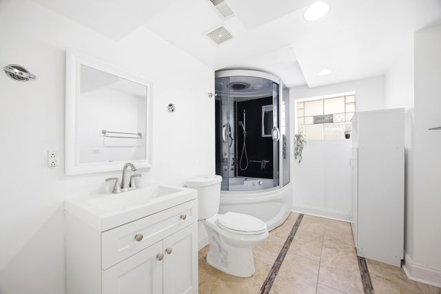 8222 S Albany Avenue, Chicago, IL 60652