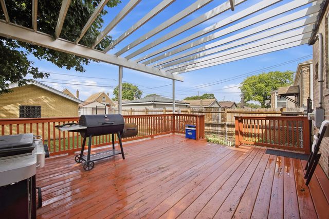 8222 S Albany Avenue, Chicago, IL 60652