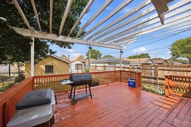 8222 S Albany Avenue, Chicago, IL 60652