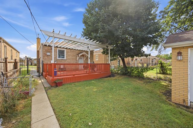 8222 S Albany Avenue, Chicago, IL 60652