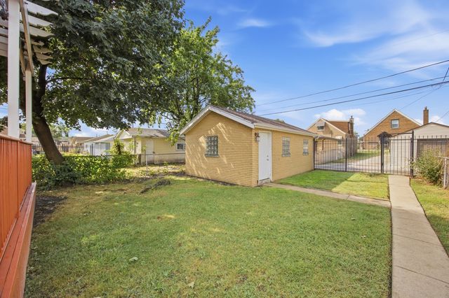 8222 S Albany Avenue, Chicago, IL 60652