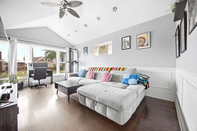 8222 S Albany Avenue, Chicago, IL 60652