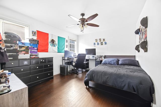 8222 S Albany Avenue, Chicago, IL 60652