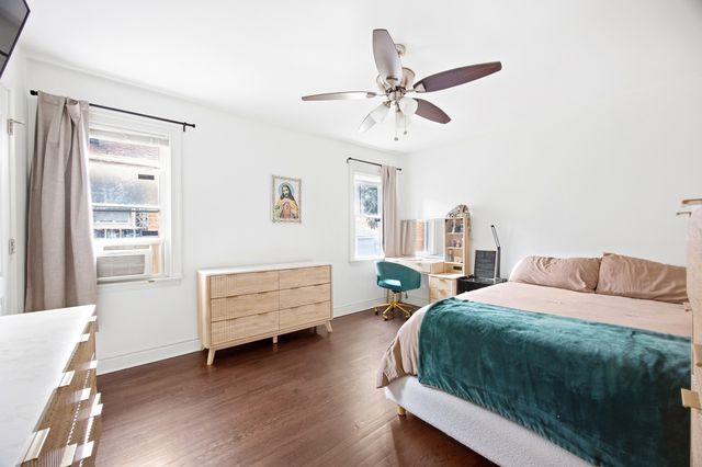 8222 S Albany Avenue, Chicago, IL 60652