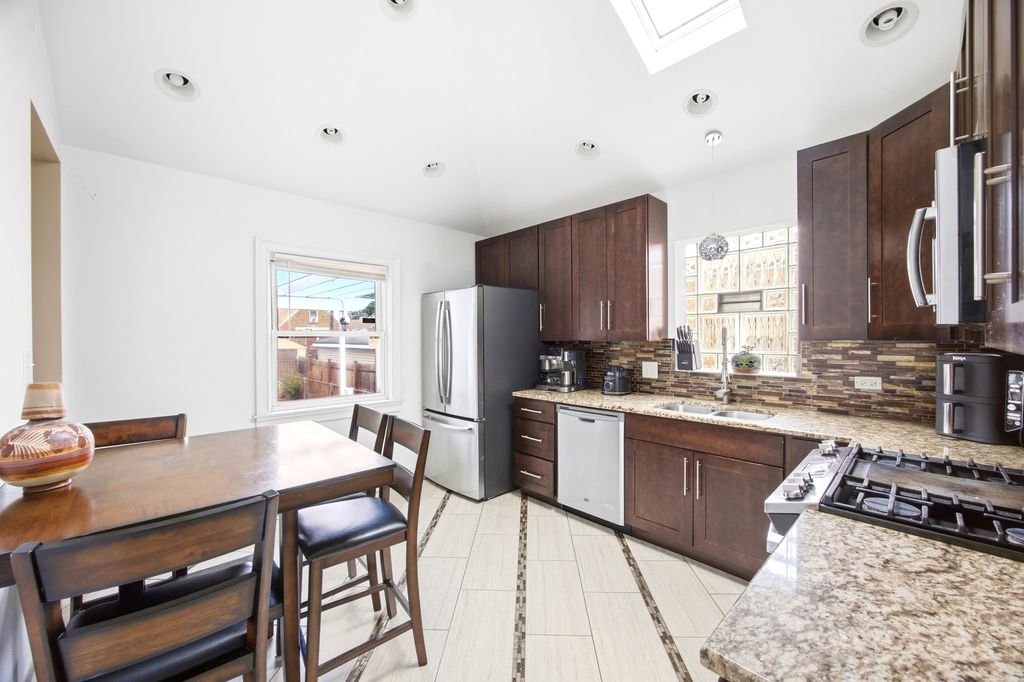 8222 S Albany Avenue, Chicago, IL 60652 — photo 3