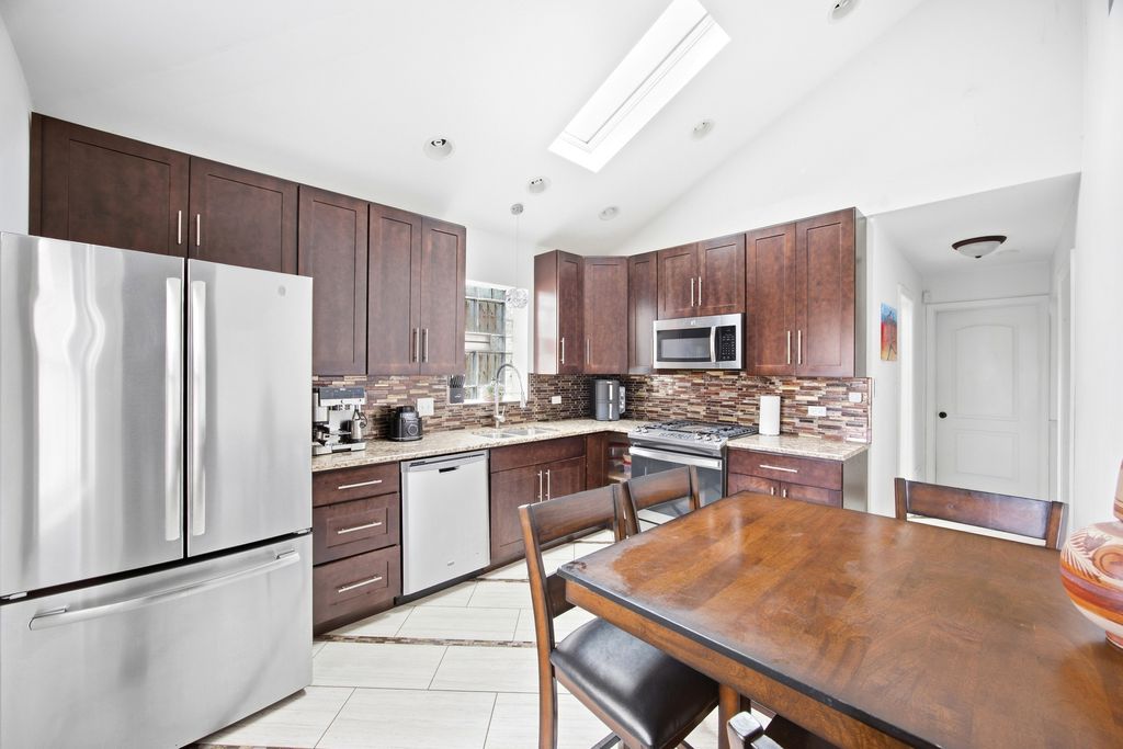 8222 S Albany Avenue, Chicago, IL 60652 — photo 4