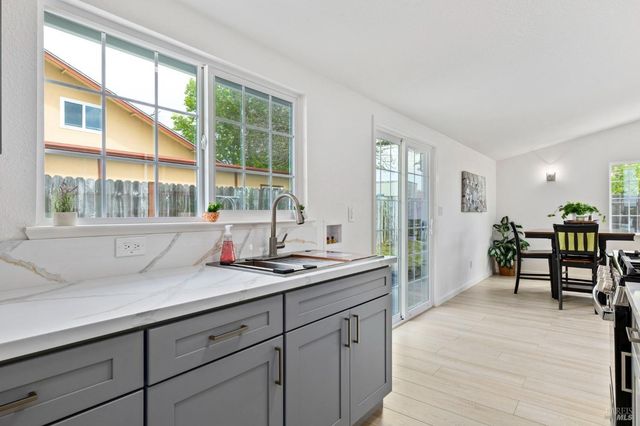 240 Rinaldo Dr, Vallejo, CA 94589