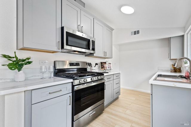 240 Rinaldo Dr, Vallejo, CA 94589