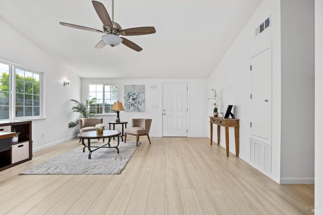 240 Rinaldo Dr, Vallejo, CA 94589