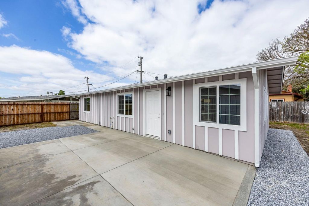 240 Rinaldo Dr, Vallejo, CA 94589