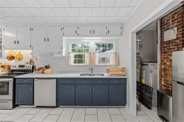 830 Dixon Avenue, Asheboro, NC 27203