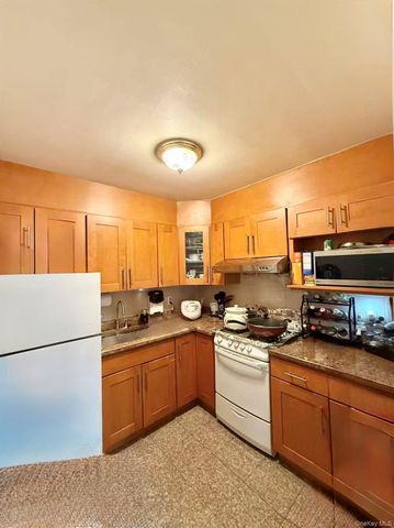 138-70 Elder Avenue 7G, Flushing, NY 11355