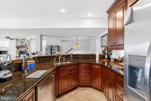 605 ROCKAWAY BEACH AVE, Baltimore, MD 21221