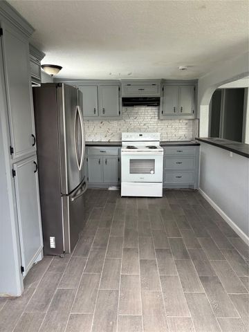 301 N Avenue C, Freeport, TX 77541