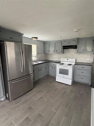 301 N Avenue C, Freeport, TX 77541