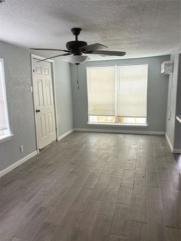 301 N Avenue C, Freeport, TX 77541